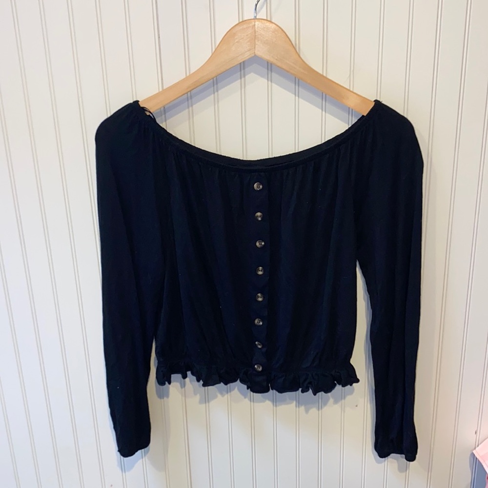 Off the shoulder long sleeve blouse 🖤